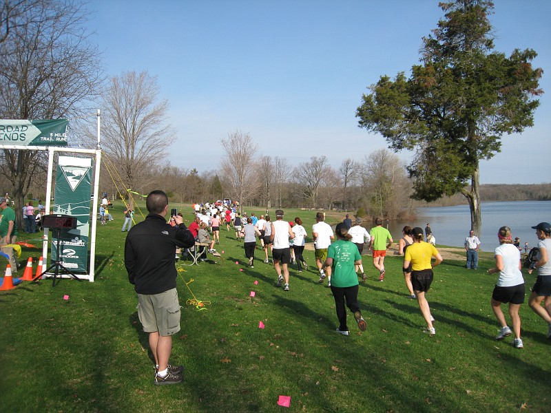 Road Ends 5M 09 0131.jpg - The Road Ends 5 Mile Trail Race in Pinckney Michigan. April 25, 2009. One word = Hills! This was my second run for this race.